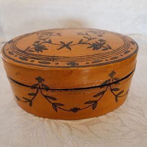 Lacquer trinket box
